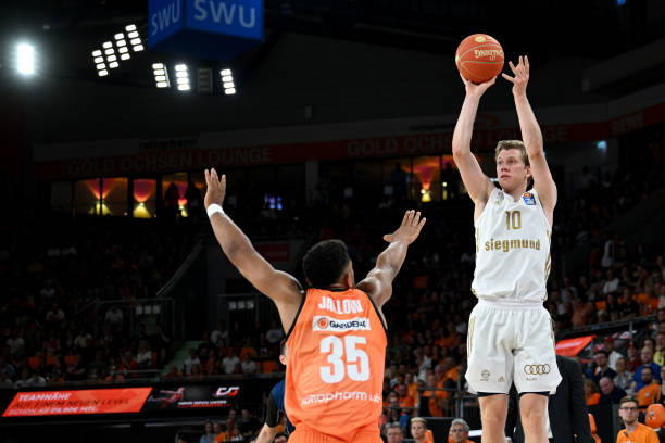 他们在接下 他们在接下